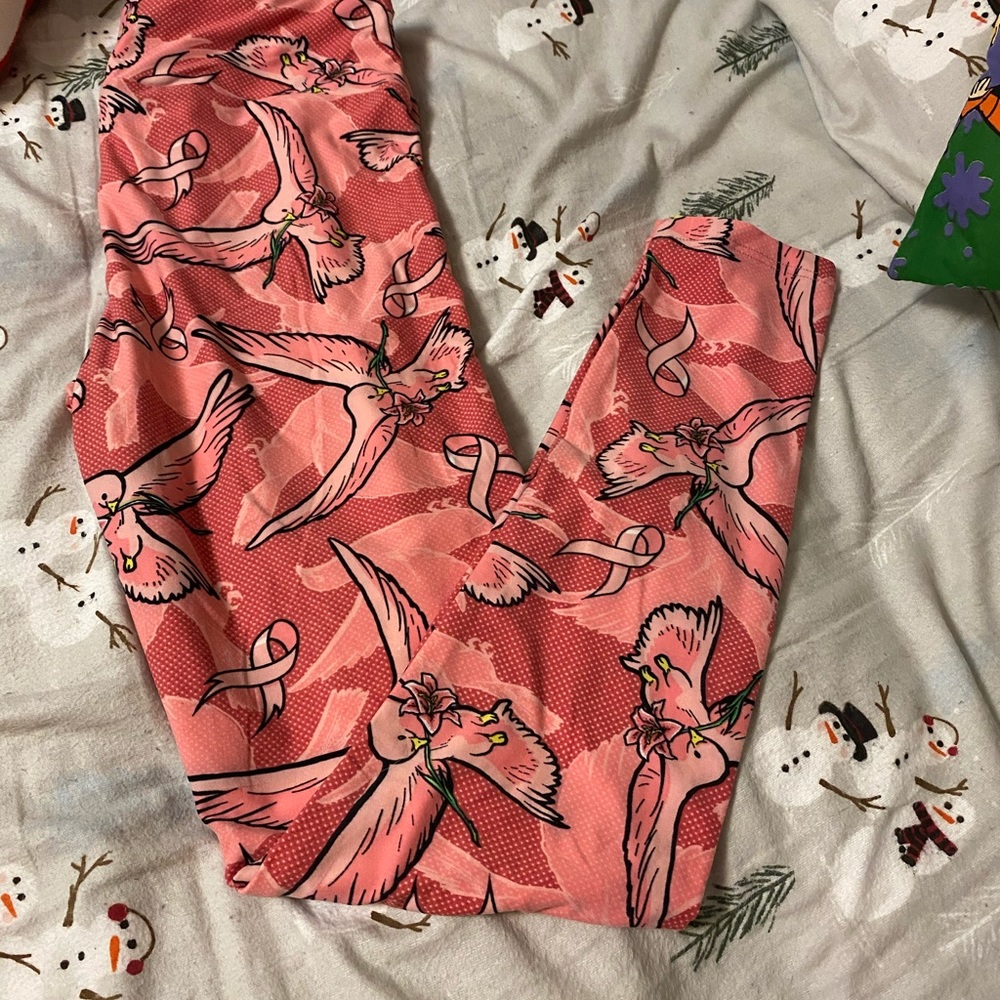 Lularoe One Size breath cancer leggings